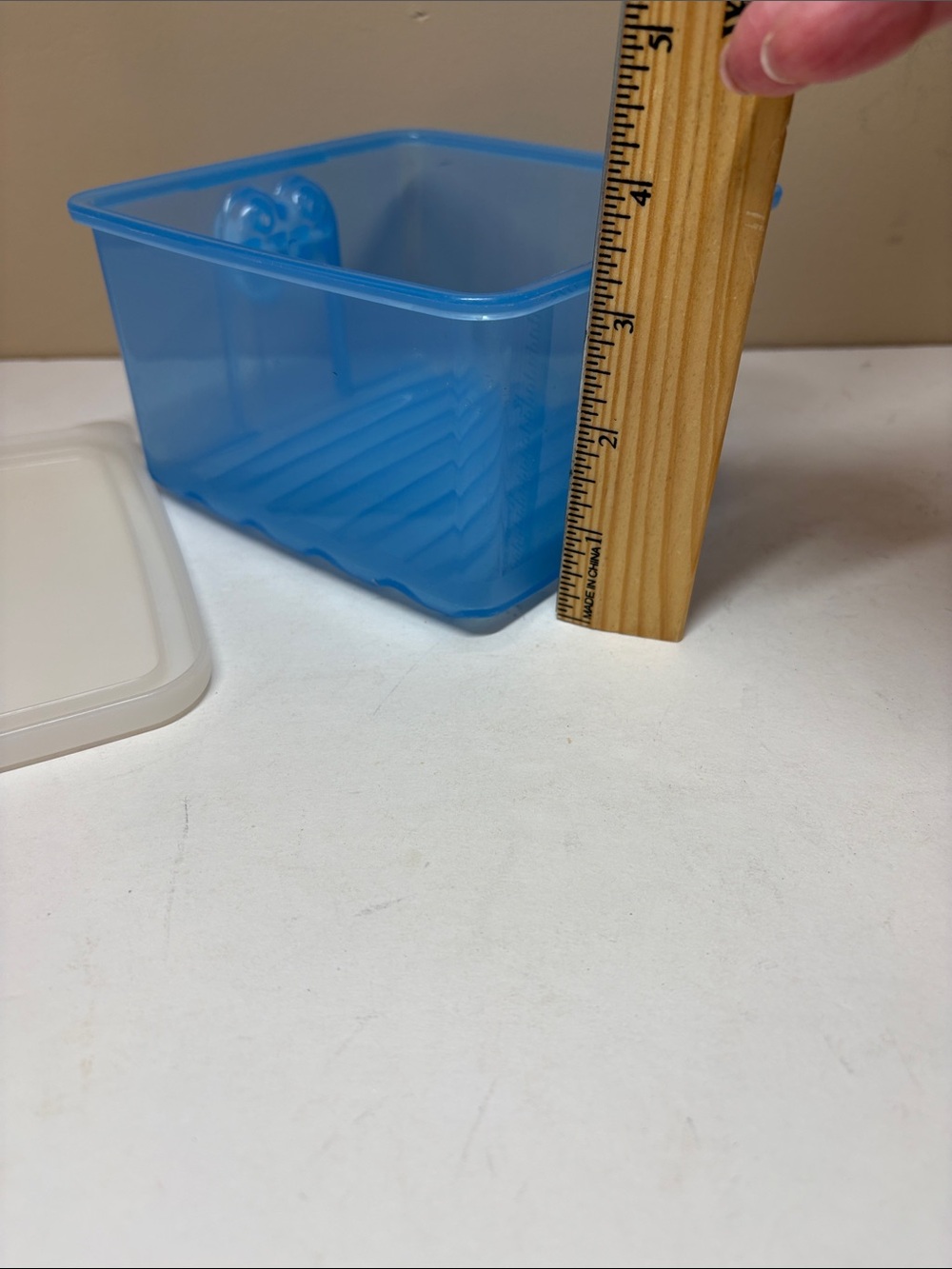Tupperware Wave-Pattern FridgeSmart Vented Container with Lid - Picture 12 of 12